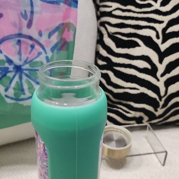 Lilly Pulitzer Let's Go Somewhere Mesh Tote and Water Bottle - Picture 9 of 9